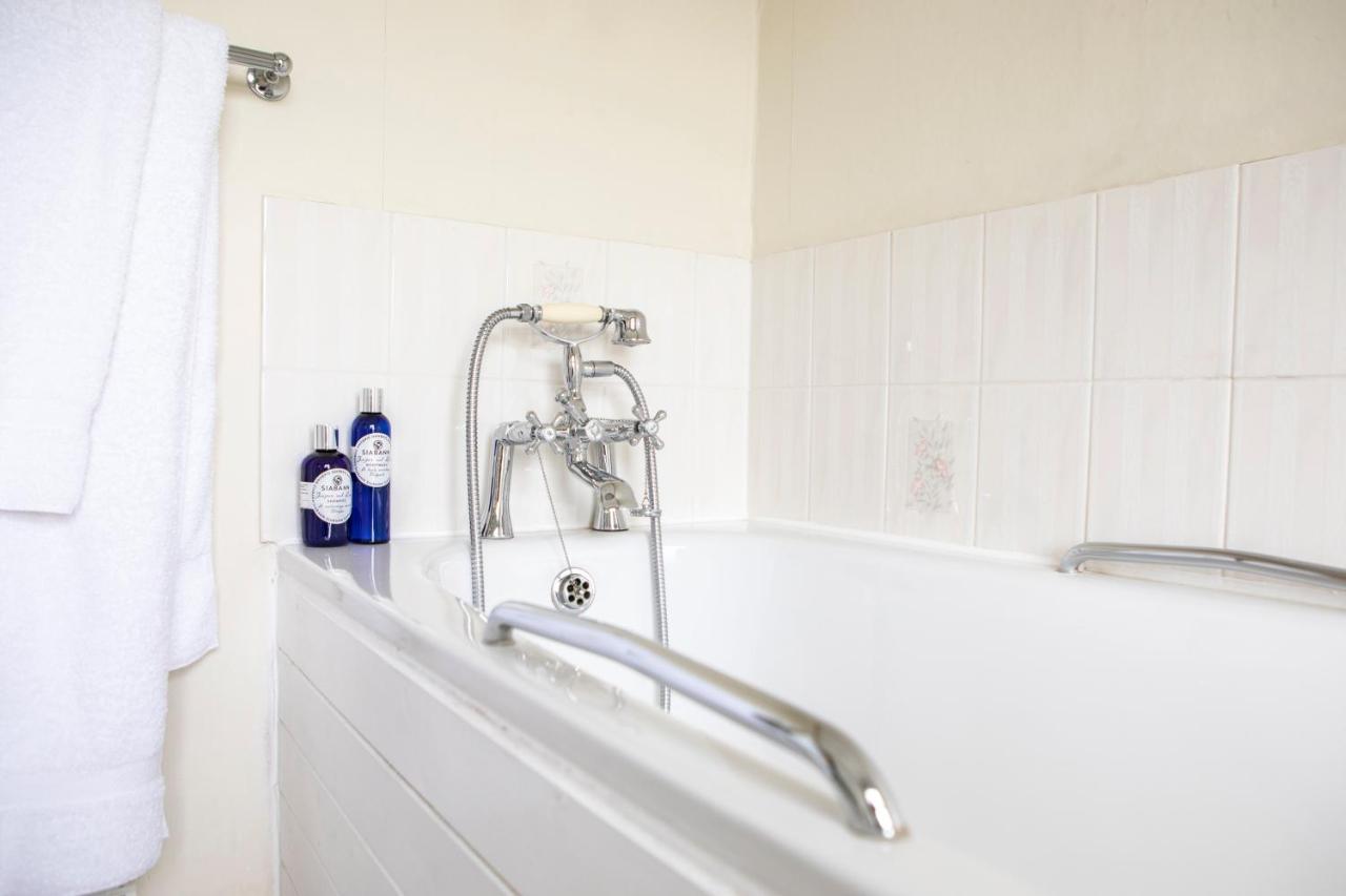 Cleeve Hill Hotel Bishop's Cleeve ภายนอก รูปภาพ